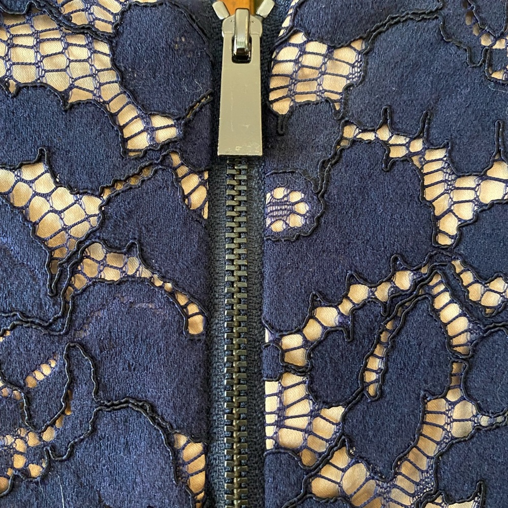 Pretty Lace Overlay - Picture 3 of 10